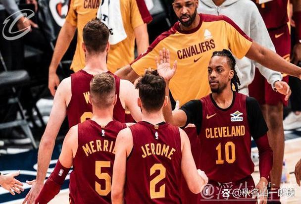 里夫斯送精彩助攻 詹姆斯命中首记三分