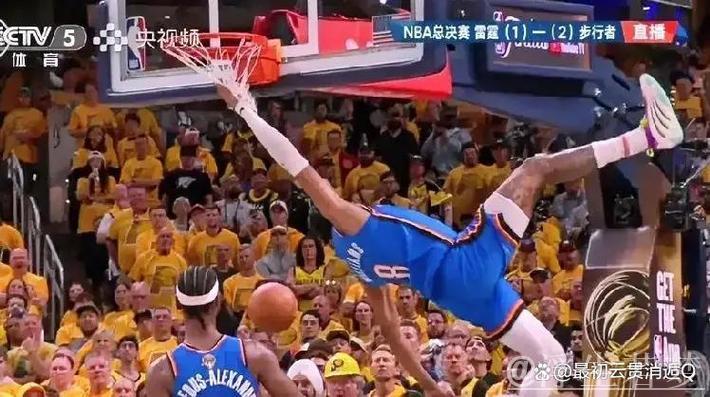 步行者再现失误，杰威断球快攻暴扣成功