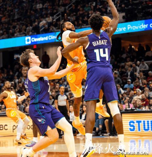 米切尔24+6克努佩尔21+11 骑士客场险胜黄蜂 米切尔24+6克努佩尔21+11 骑士客场险胜黄蜂